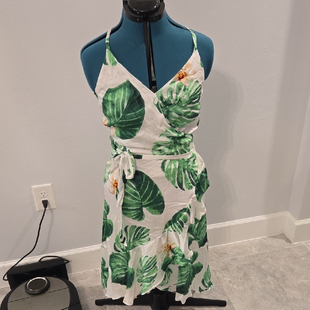 White House Black Market Green Leaf Print HilowDress